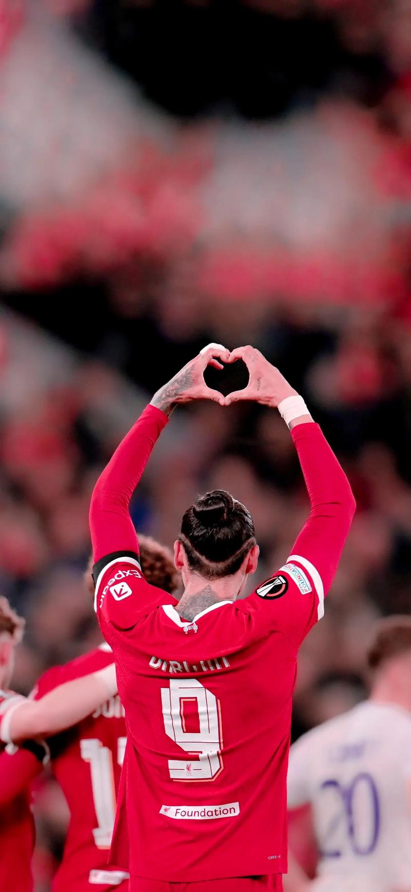 能在这么短时间内完成两套上篮动作，小佩顿这炸裂的身体天赋