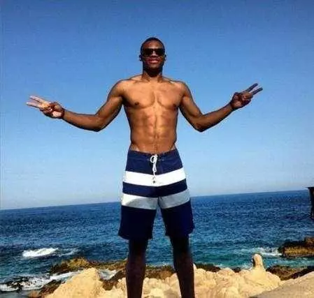 利拉德本赛季两战火箭40中13命中率32%，三分17中4