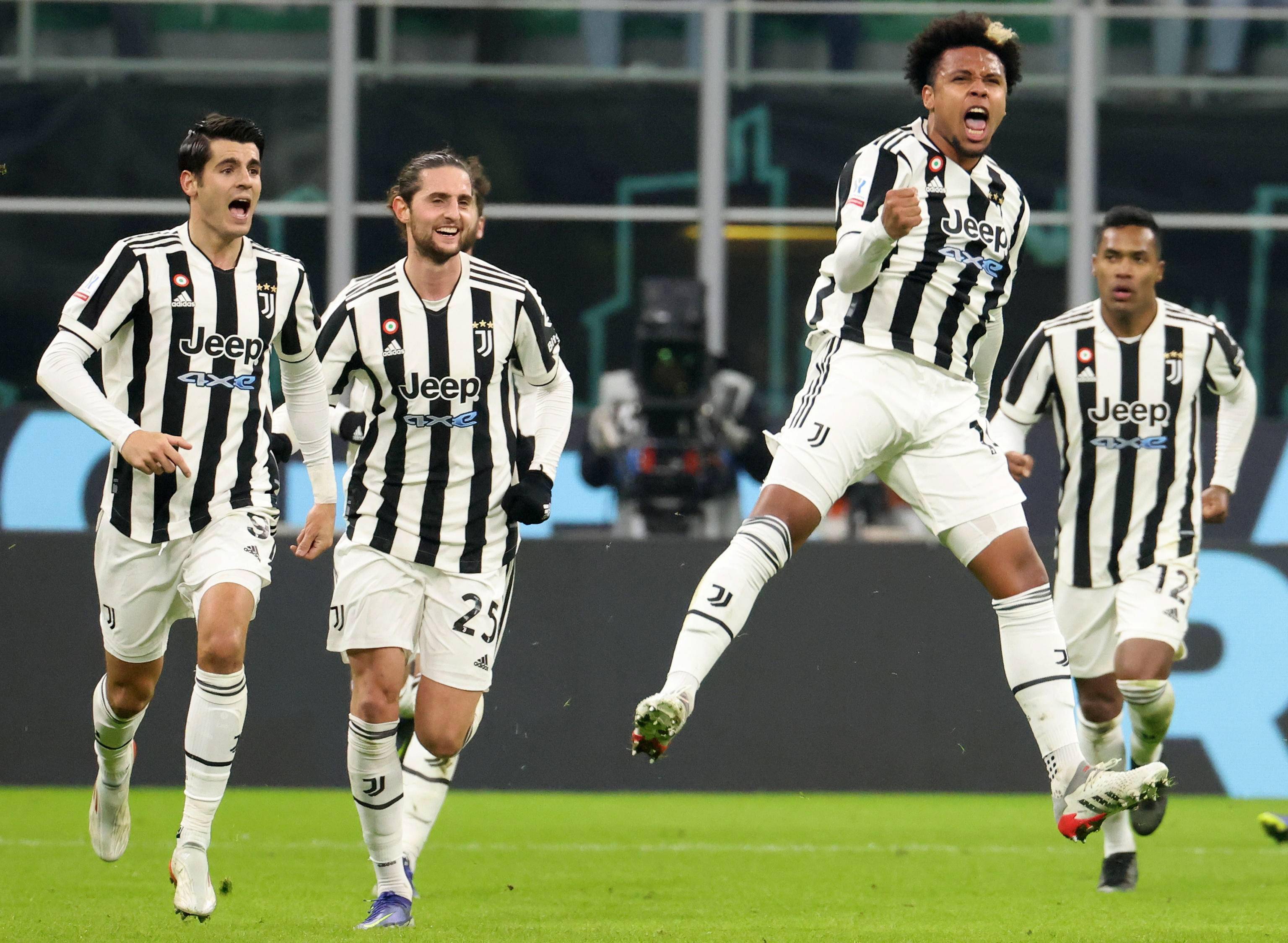 为国足加油！无人机闪耀“大莲花”