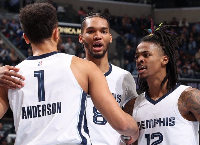 纽约洋基官方透露：正与亚特兰大勇士商讨关于一名全明星级外野手的潜在三方交易