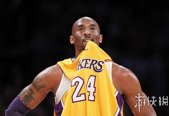 下半场发威！穆雷贡献23分12助攻，三分4中3