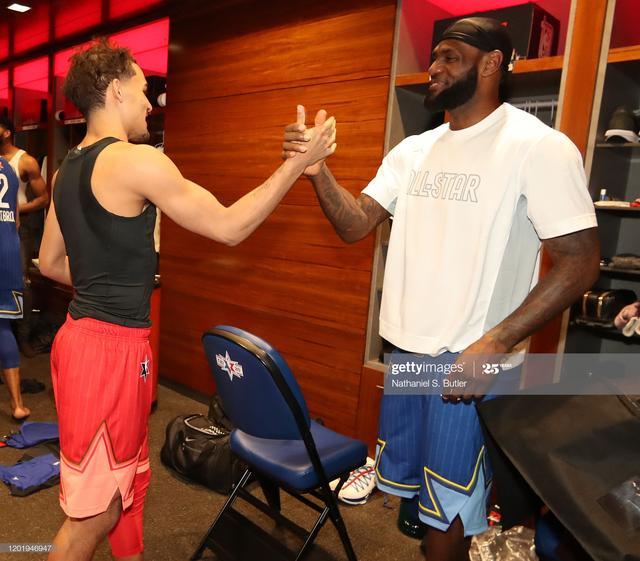 《王者》夏日版本“墨染江湖”公开！蒙犽皮肤演示