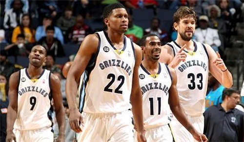 国足友谊赛战胜韩国展现新阵容